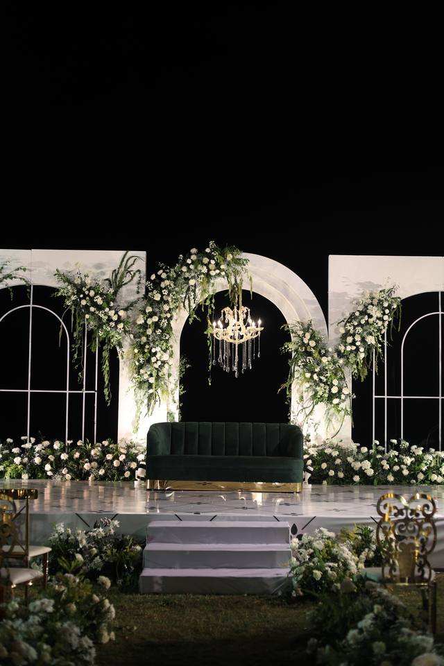 Ivory & Gold wedding decor